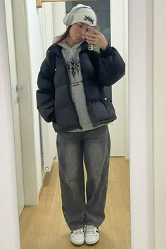 Baggy Outfit Ideas, Posen Für Bilder, Outfits Baggy, Outfit Jeans, Cold Outfits, Baggy Clothes, Look Di Moda, Outfit Inspo Casual