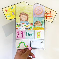 Let students get creative and form connections in the classroom with our 'Getting to Know You T-Shirt' 👕   Once finished decorating and filling in the prompts, get students to cut out their t-shirts and glue them on a bright card before introducing themselves to the rest of the class.   Image credit: @learnwith.missg 💚 All About Me Template Kindergarten, Get To Know You Crafts For Kids, Get To Know Me Crafts For Kids, Art Get To Know You Activities, Get To Know Me For Students, Getting To Know You Crafts For Kids, Get To Know Me Kindergarten, All About Me Art Elementary, Get To Know Me Art