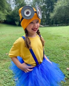 DIY Minion Costume Minion Dress Up Diy, Inexpensive Diy Halloween Costumes, Purple Minion Dress Up, Minon Costume Diy Halloween, Minion Costumes Tutu, Girl Minion Costume, Minion Dress Up, Minion Tutu