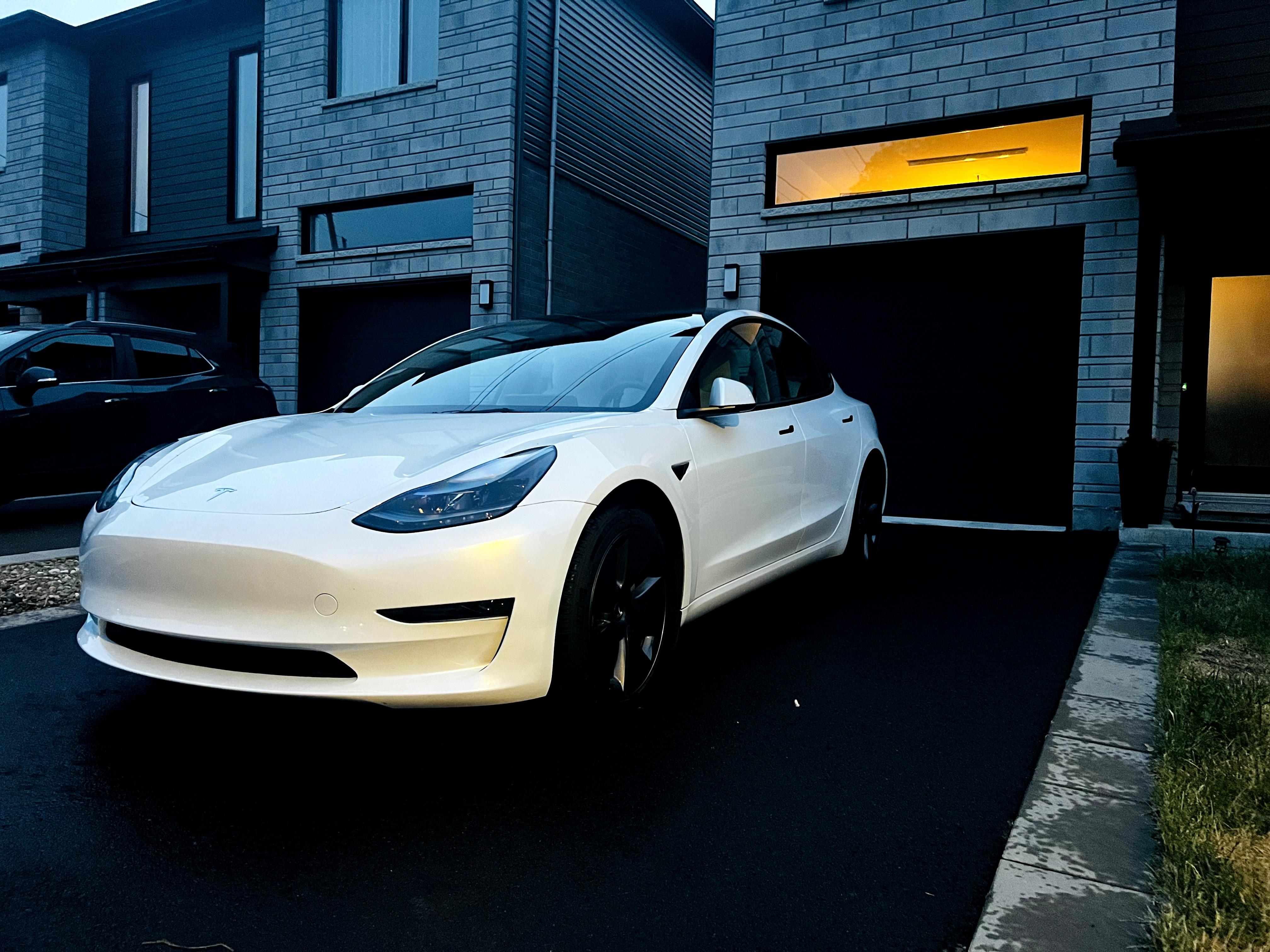 Tesla Model 3 2023 in Longueuil, QC
