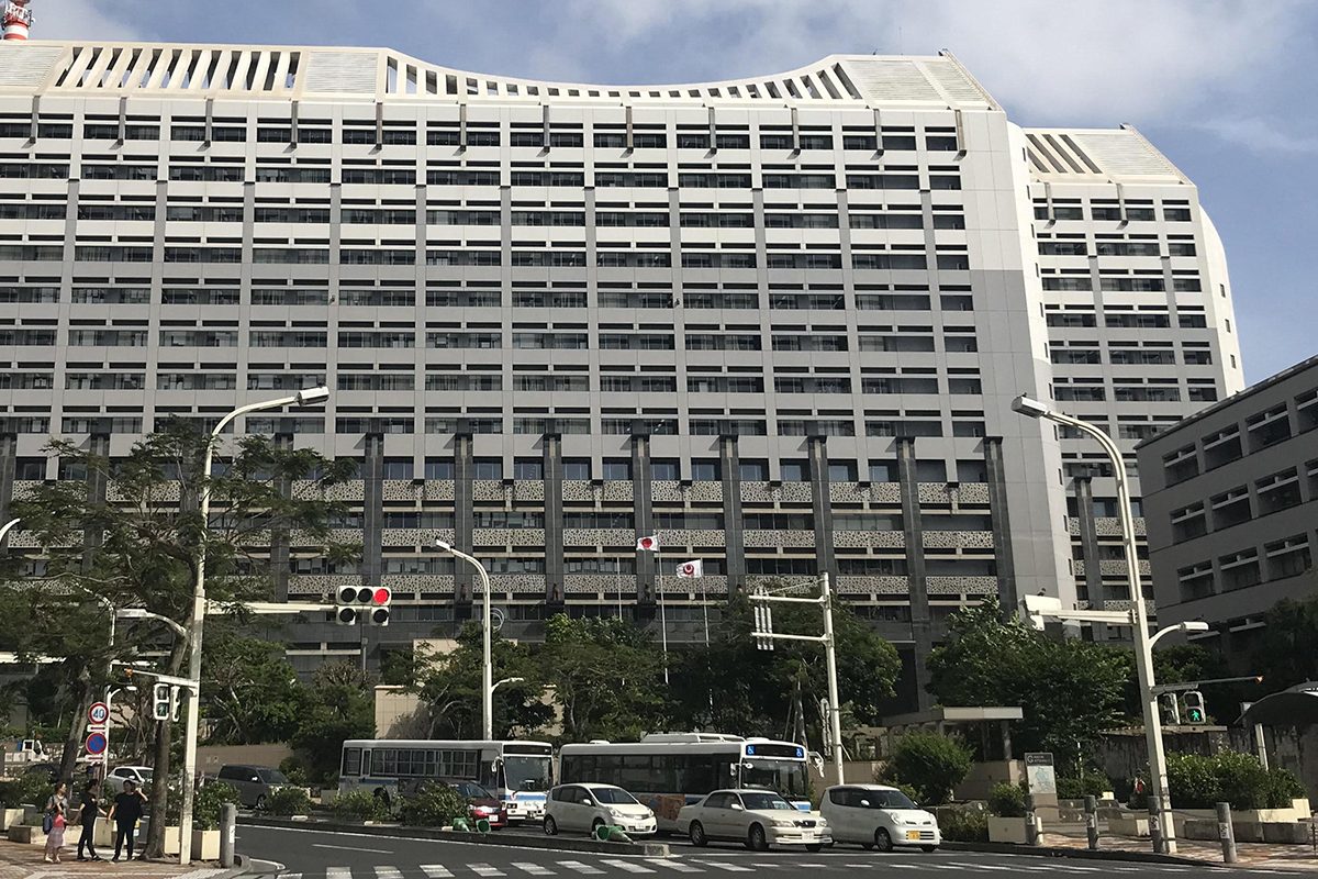 沖縄県庁(資料写真)