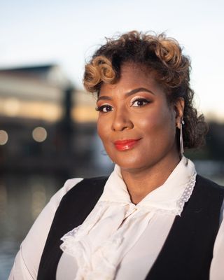 Photo of Schivette Hill, Marriage & Family Therapist Associate