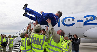 Первый полет МС-21