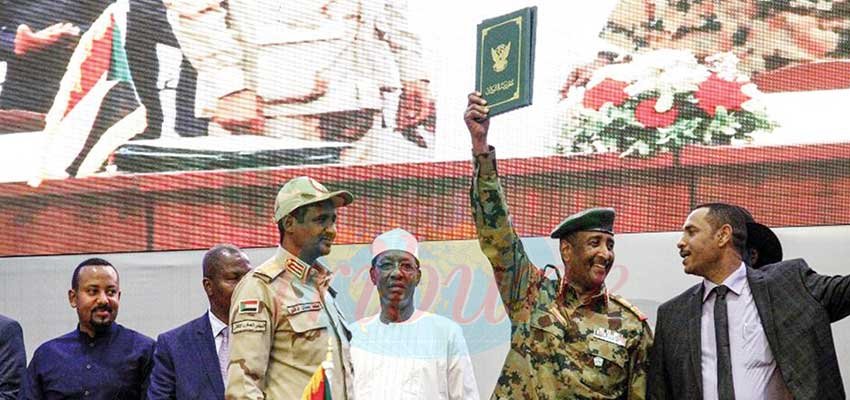 La joie après la signature de l’accord. La joie après la signature de l’accord.