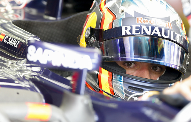 Испанский пилот команды "Торо Россо" Карлос Сайнс-младший EPA/VALDRIN XHEMAJ, архив