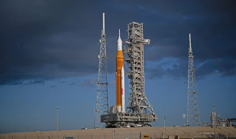 NASA’s SLS rocket and Orion spacecraft, secured to the mobile launcher, are seen as they arrive at the Launch Pad 39B. Credits: NASA